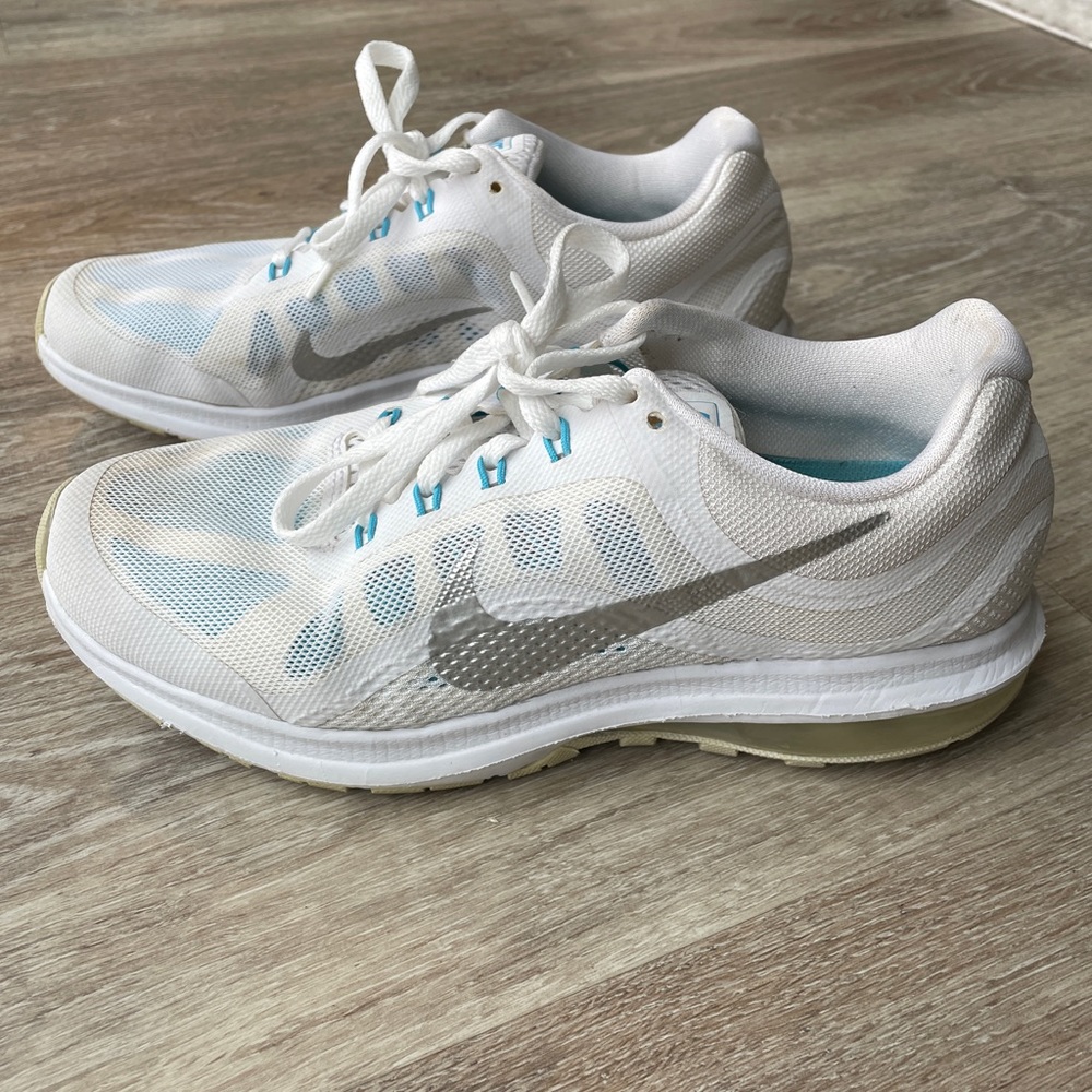 Nike Air Max Dynasty 2 Women’s Running Shoes